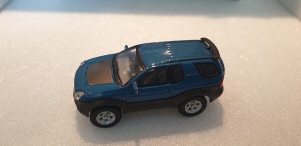 Isuzu V Cross 4x4 1/72 – Image 2