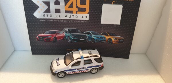 Mercedes ML Police1/72