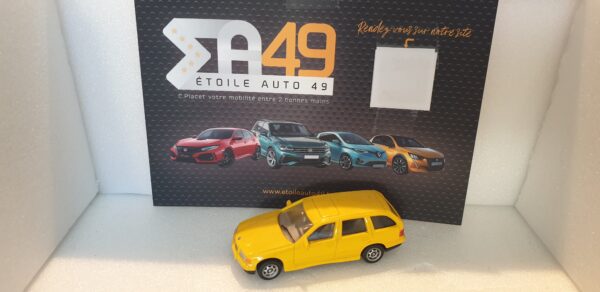 BMW 320i Touring 1/72 Jaune
