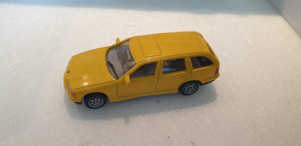 BMW 320i Touring 1/72 Jaune – Image 2