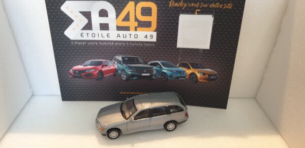 BMW 320i Touring 1/72 Grise