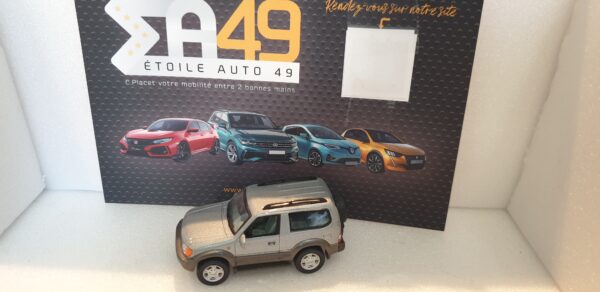 Toyota Land Cruiser 1/72 Gris