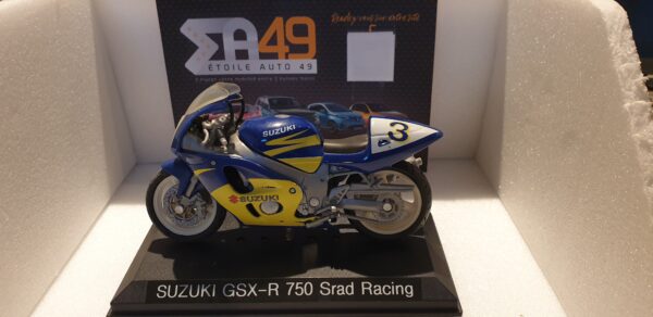 Suzuki GSX R 750 Srad racing 1/18 N°3