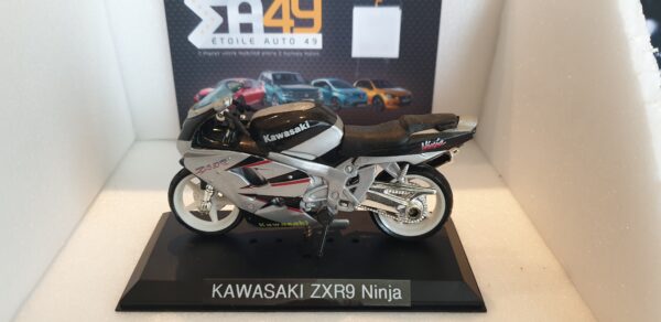 Kawasaki ZXR9 NINJA 1/18