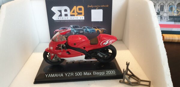 Yamaha 500 cc YZR Max Biaggi 1/18