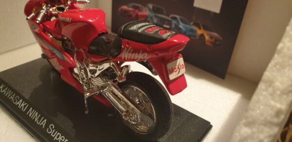 KAWASAKI Ninja ZX 7 R Rouge 1/18 – Image 3