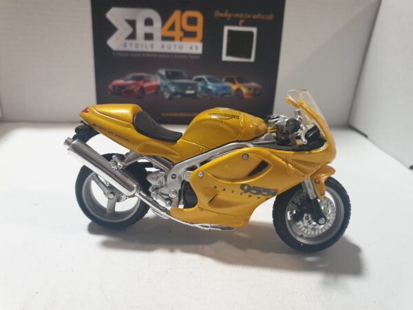Triumph 955i  Daytona 1998 1/18 – Image 4