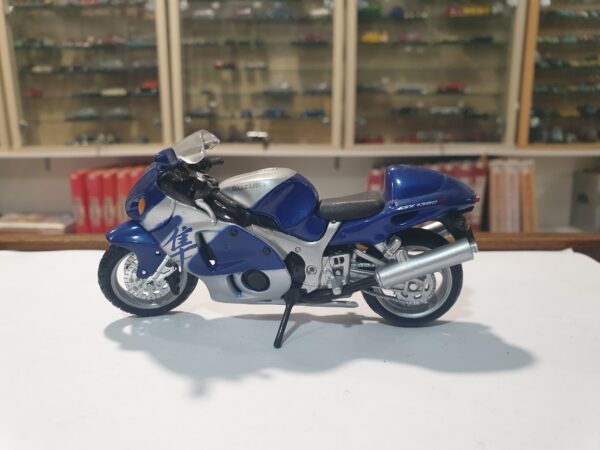 Suzuki GSX R 1300R Hayabusa 1/18 – Image 4