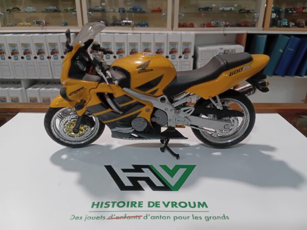 Honda CBR 600F4 Jaune 1/12