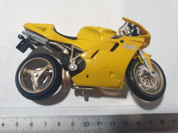 DUCATI 748 Strada Biposto 1/18 – Image 3