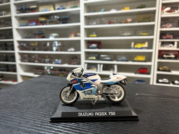 Suzuki RGSX 750 1/18 Majorette
