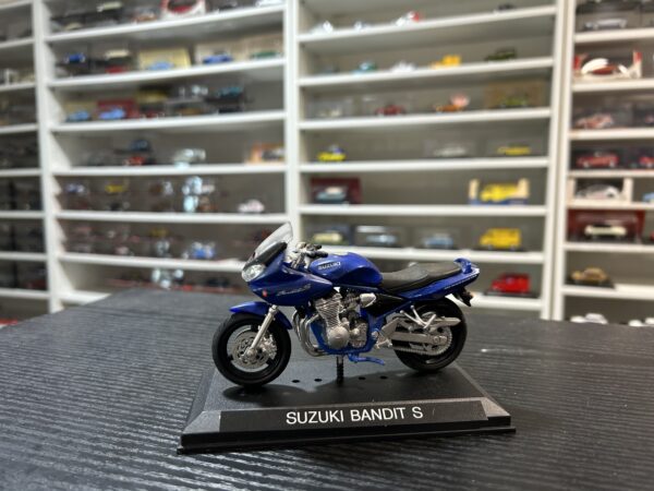 Suzuki Bandit S 1/18 Majorette