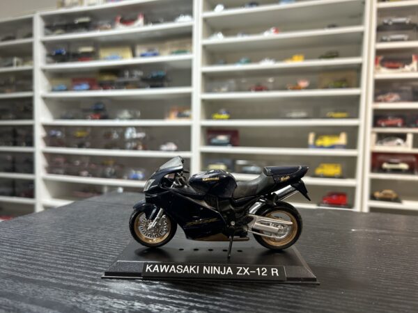 Kawasaki Ninja ZX-12 R 1/18 Maisto