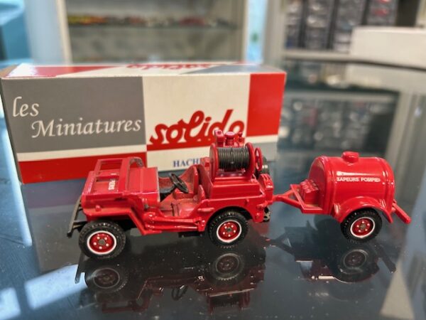 Jeep Willis Pompier avec sa remorque Solido 1/43