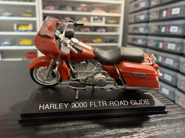 Harley 2000 FLTR Road Glide 1/18