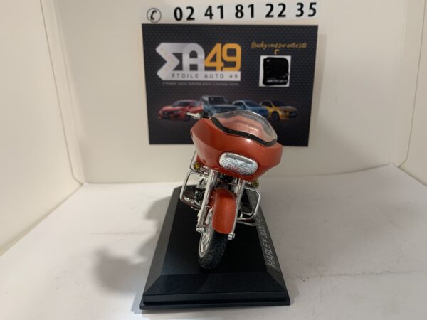 Harley 2000 FLTR Road Glide 1/18 – Image 2