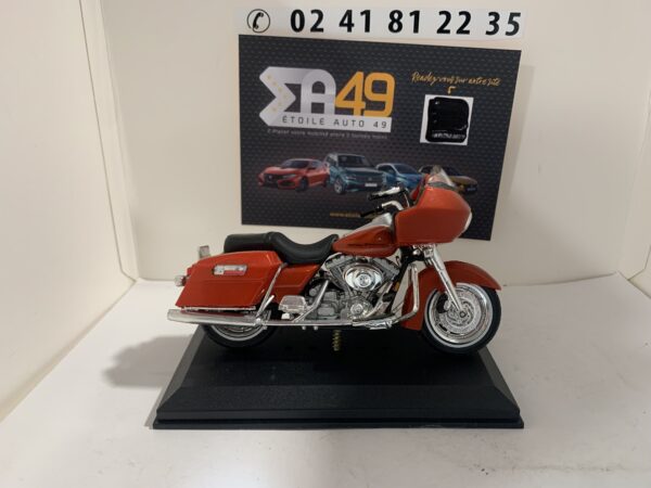 Harley 2000 FLTR Road Glide 1/18 – Image 3
