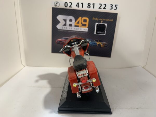 Harley 2000 FLTR Road Glide 1/18 – Image 4