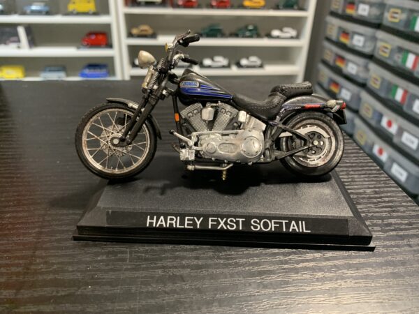Harley FXST Softail 1/18