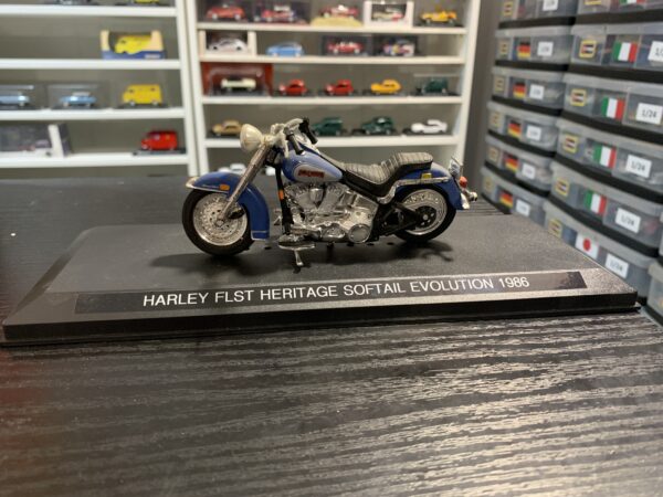 Harley FLST heritage Softail Evolution 1986 1/18