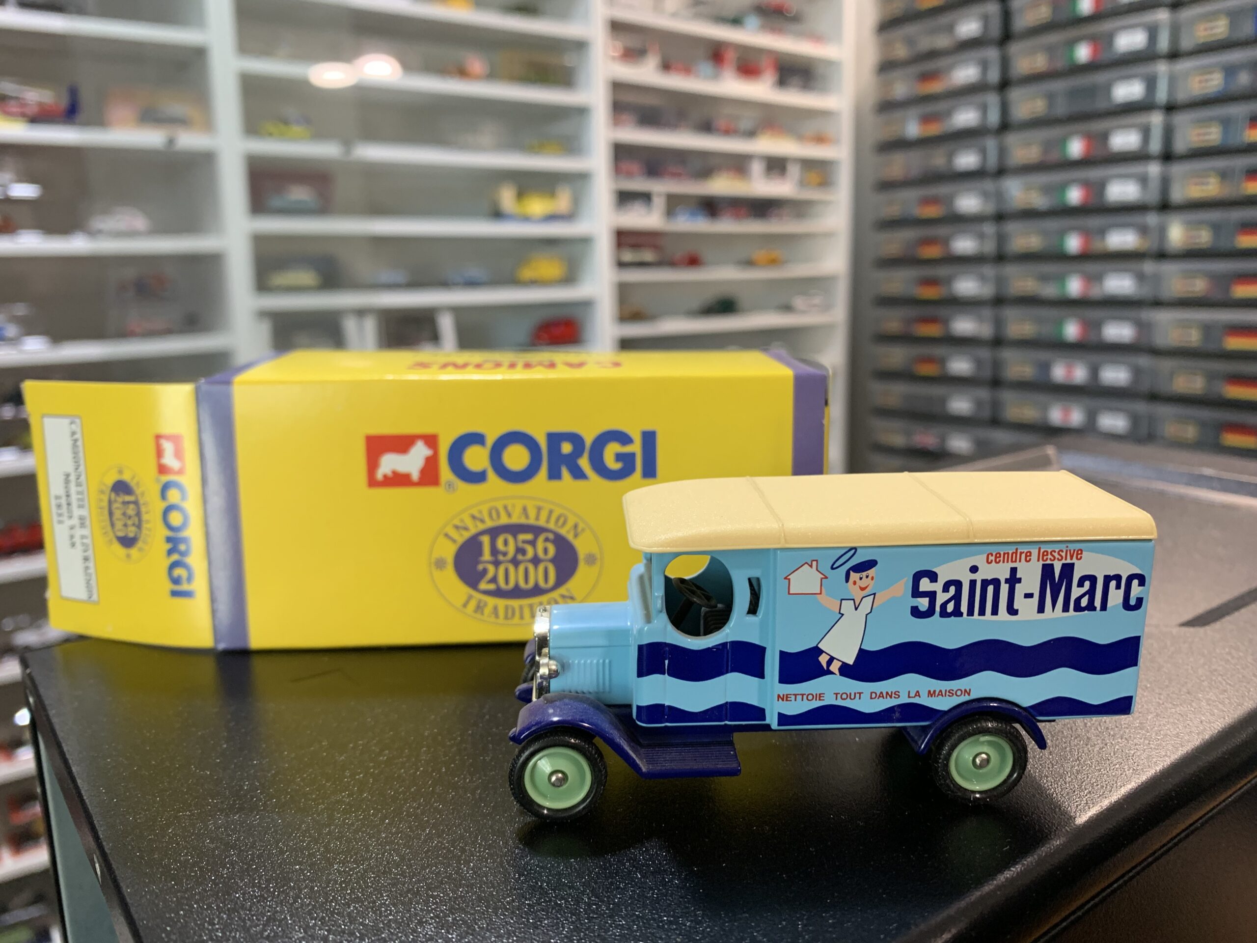 Camionnette Morris Van 1931 - Saint Marc - Corgi 1/60