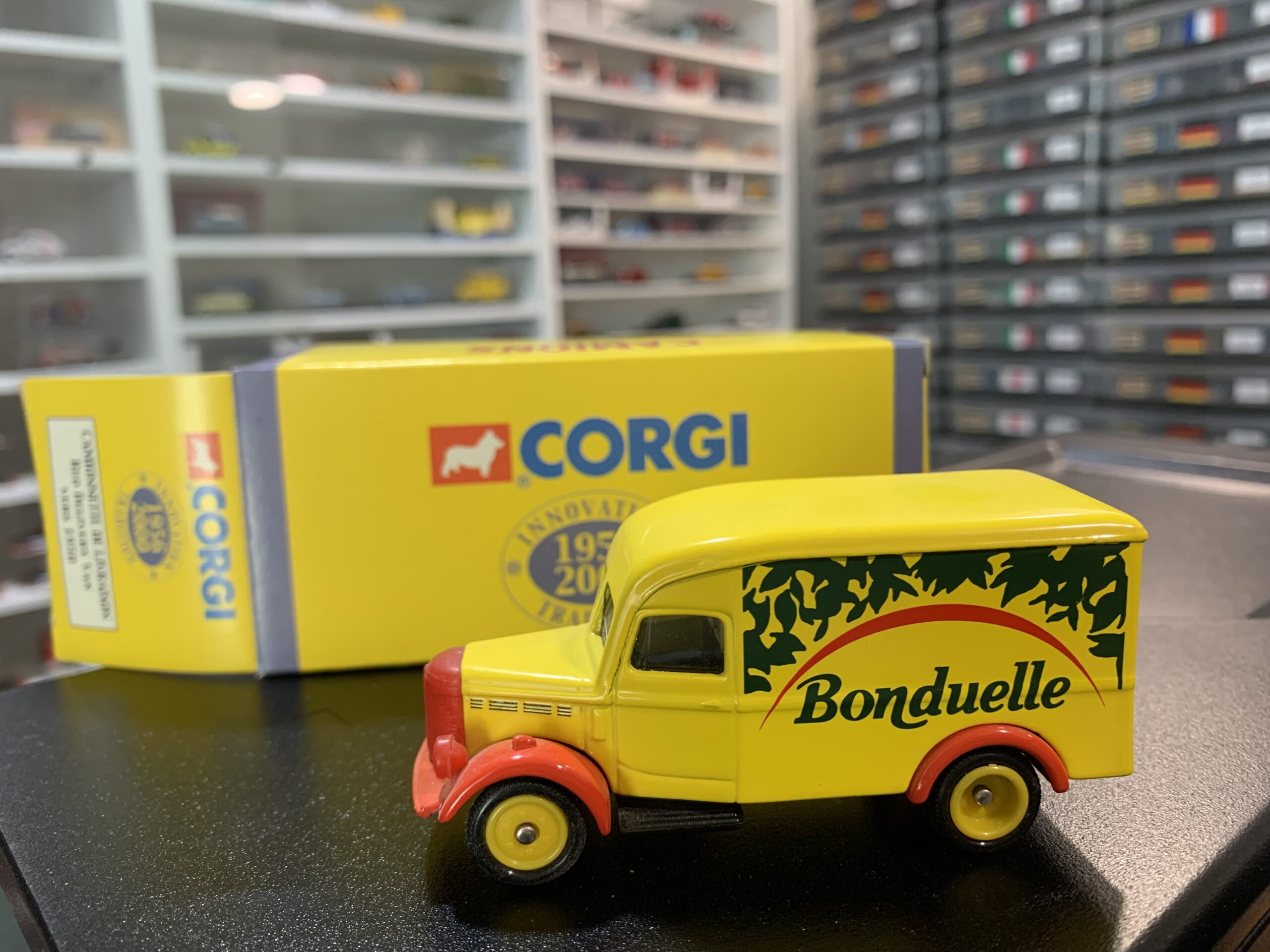 Camionnette Reo Delivery Van vers 1950 1/64