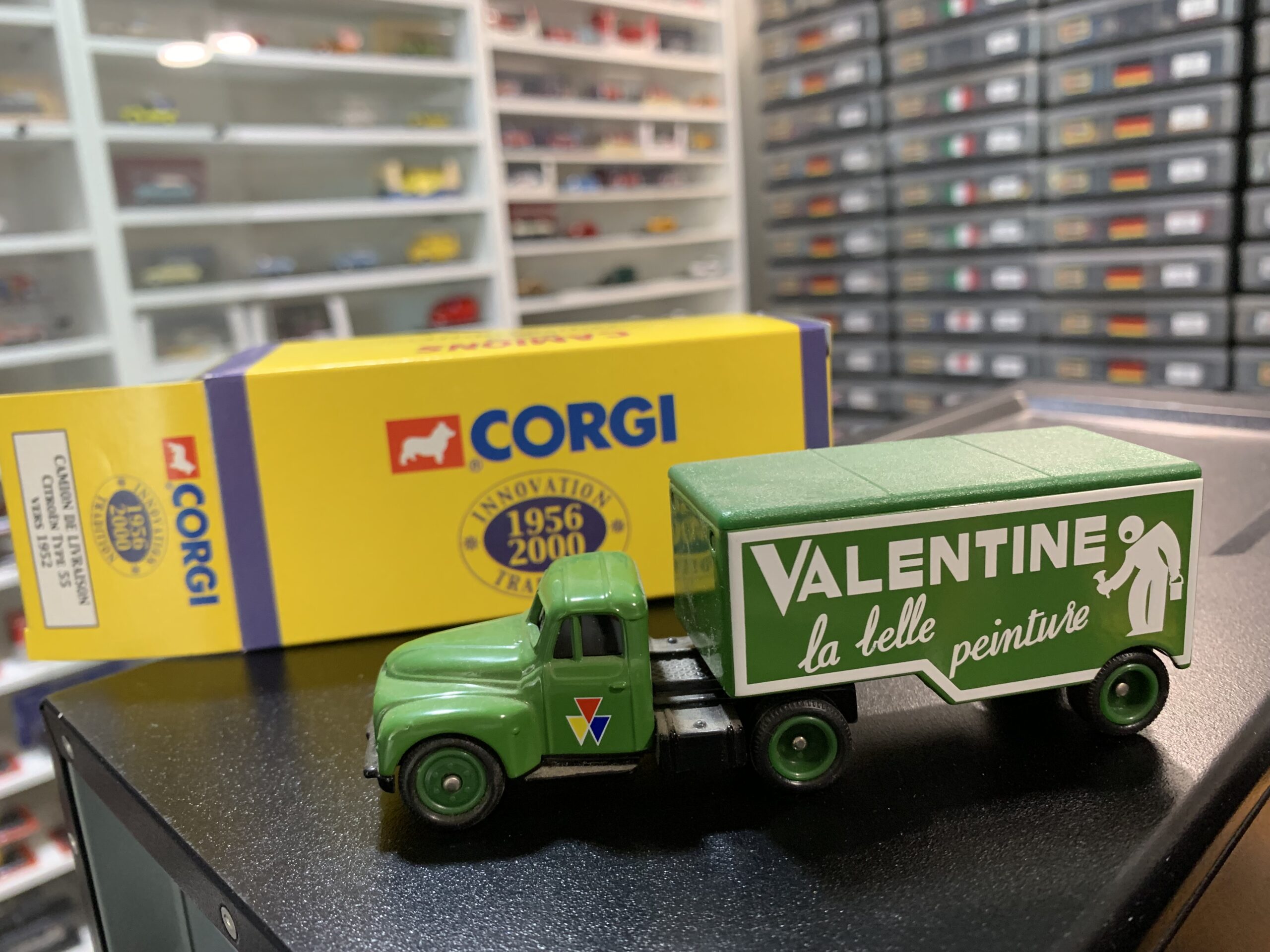 Camionnette Citroën Type 55 1952 - Valentine la belle peinture - Corgi 1/77