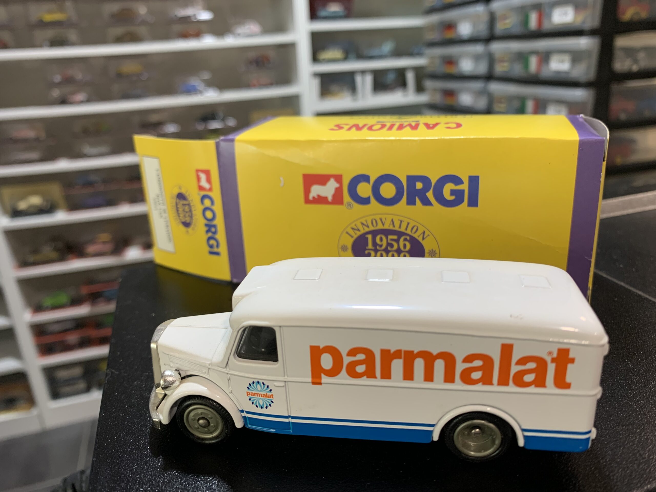 Camionnette Man Van 1951 - Parmalat - Corgi 1/72