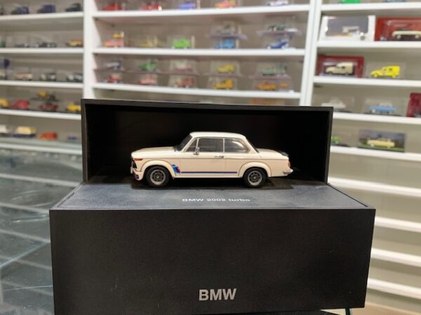 BMW 2002 Turbo Minichamps 1/43 – Image 2