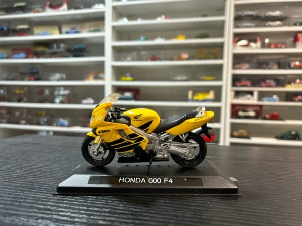 Honda 600 F4 1/18