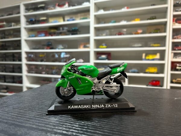 Kawasaki Ninja ZX-12 1/18