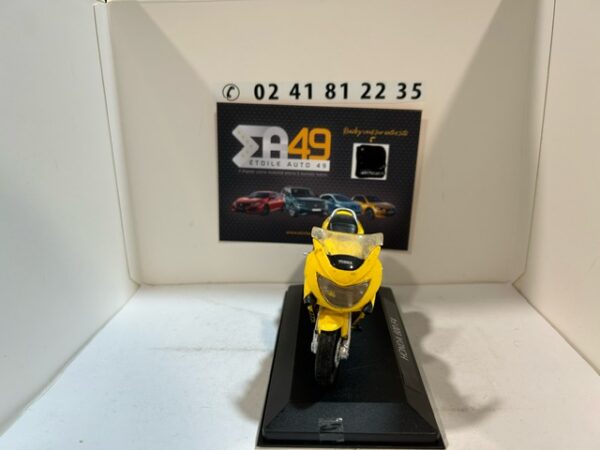 Honda 600 F4 1/18 – Image 2