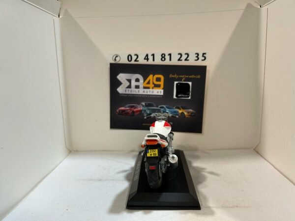 Honda CB 1300 1/18 – Image 3