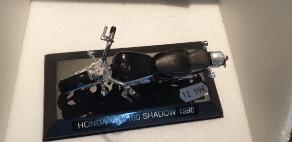 Honda VT 1100 Shadow 1/18 – Image 2