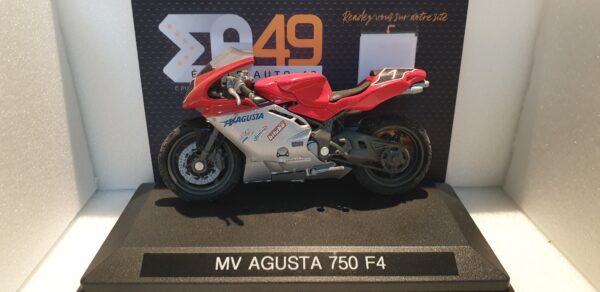 MV Agusta 750 F4 1/18