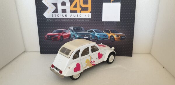 Citroen 2cv Saint Valentin Norev 1/43 – Image 2
