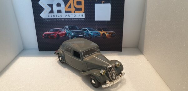 Citroen Traction 15cv Norev 1/43 – Image 2