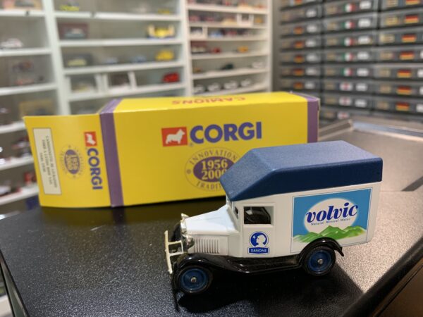 Camionnette Ford A Luton Roof Van Volvic Corgi 1/40