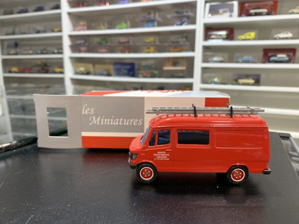 Mercedes 407 D Service Départemental et de Secours 1/50