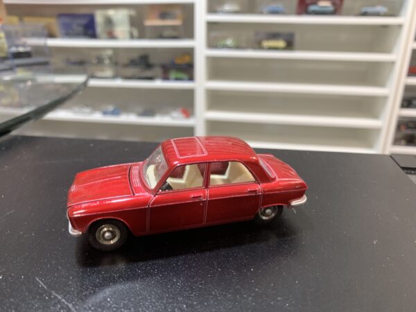 Peugeot 204 Dinky Toys Atlas Mattel 1/43