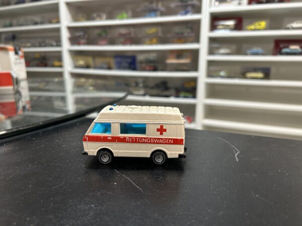 VW LT28 Kastenwagen Ambulance 1984 Siku 1/60