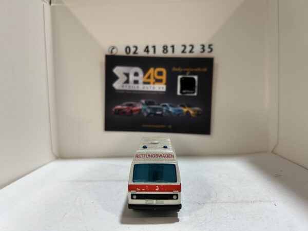 VW LT28 Kastenwagen Ambulance 1984 Siku 1/60 – Image 2