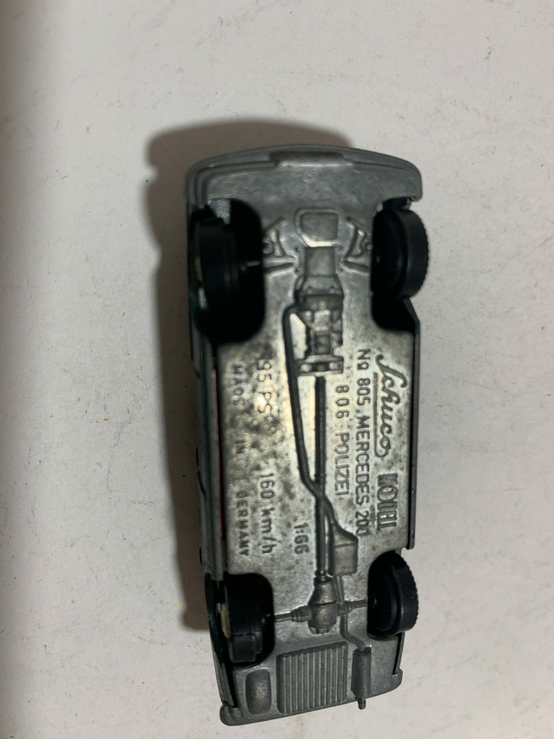 Mercedes 200 N°8 Schuco 1/66 – Image 4