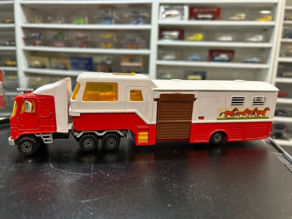 Camion Majorette transport de Chevaux 1/60