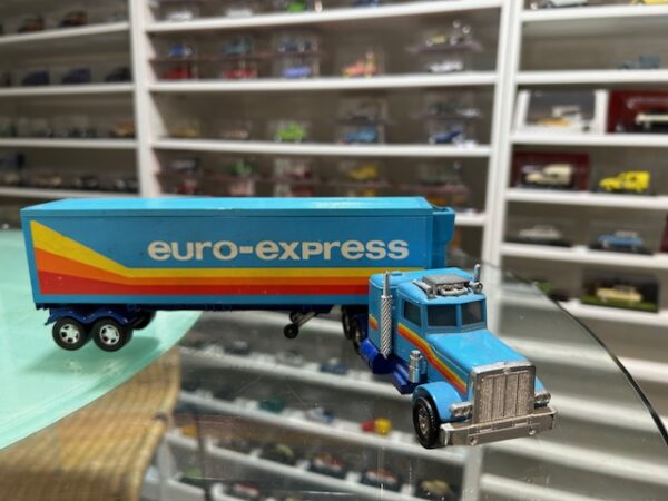 Matchbox Super Kings Peterbilt Truck 1978 "Euro-Express" – Image 2