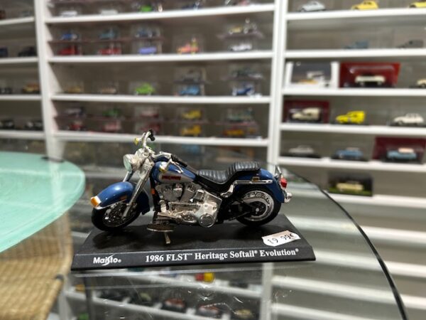 Harley 1986 FLST Heritage Softail Evolution 1/18
