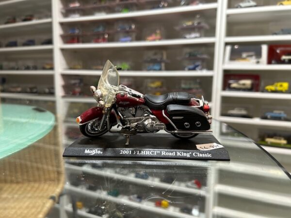 Harley Davidson FLHRCI Road King Classic 1/18