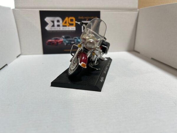 Harley Davidson FLHRCI Road King Classic 1/18 – Image 2