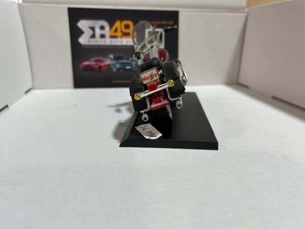 Harley Davidson FLHRCI Road King Classic 1/18 – Image 4