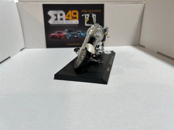 Harley Davidson 2000 FLSTF Fat Boy 1/18 – Image 2
